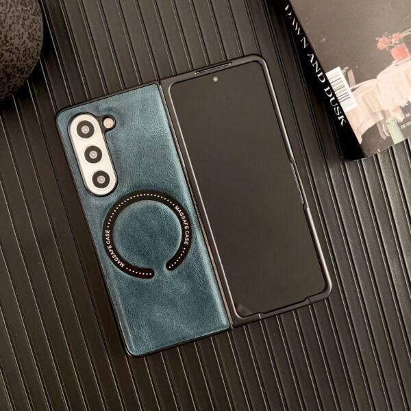 ⁦Leather case for wireless charging⁩ - الصورة ⁦29⁩
