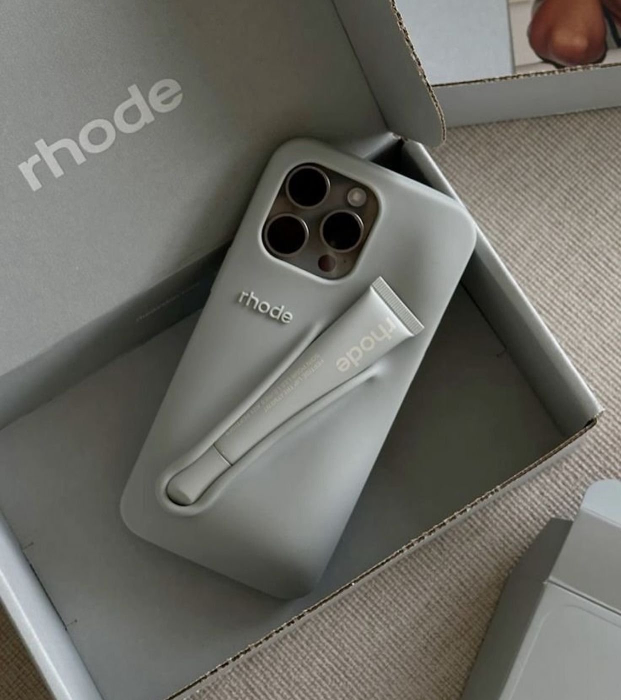 Lip Gloss cover for iphone - الصورة 16