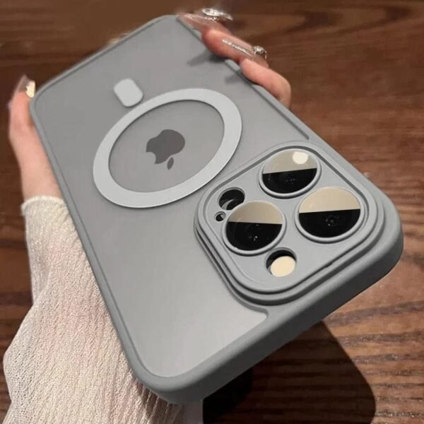 ⁦Transparent Magnetic Phone Case for iPhone⁩ - الصورة ⁦3⁩