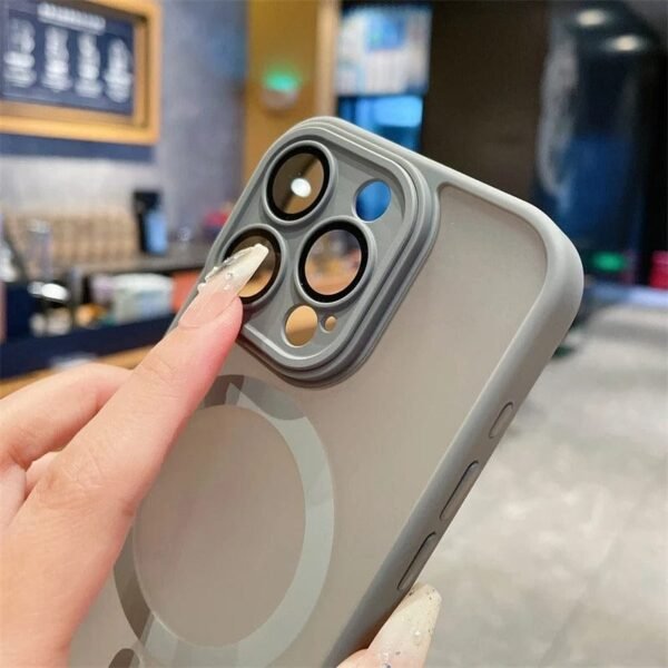 ⁦Transparent Magnetic Phone Case for iPhone⁩ - الصورة ⁦6⁩